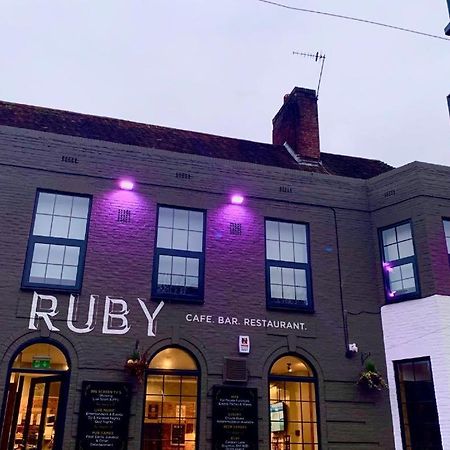 Oyo Ruby Pub & Hotel Hove Exteriér fotografie