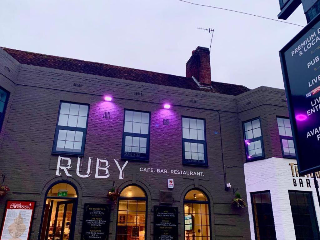Oyo Ruby Pub & Hotel Hove Exteriér fotografie